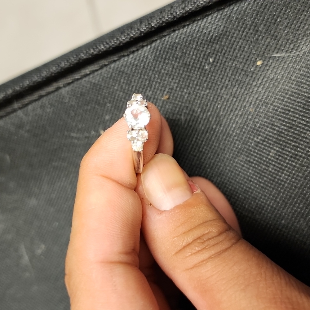 Engagement ring - Picture 4 of 6